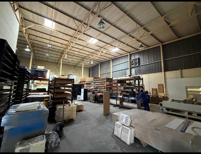 1,895M² WAREHOUSE TO LET IN KYALAMI